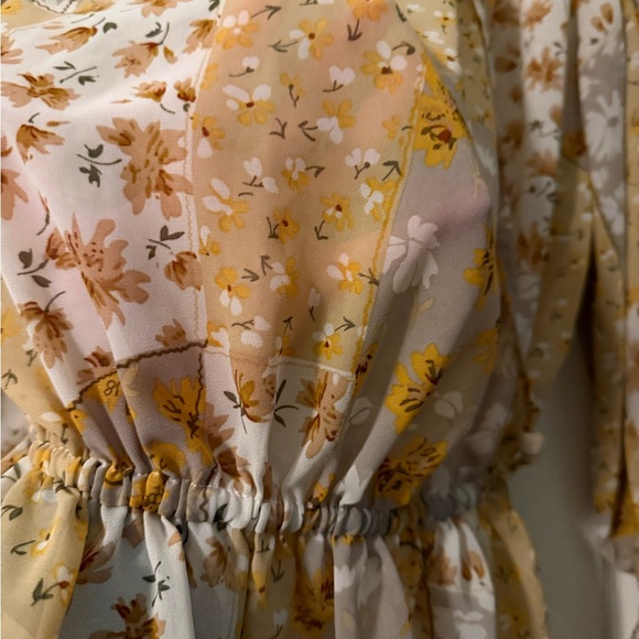 Easel size small Floral Yellow and Gray Women's Top - Picture 4 of 7